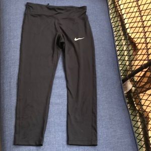 Women’s Nike Dri-fit crop legging. Small